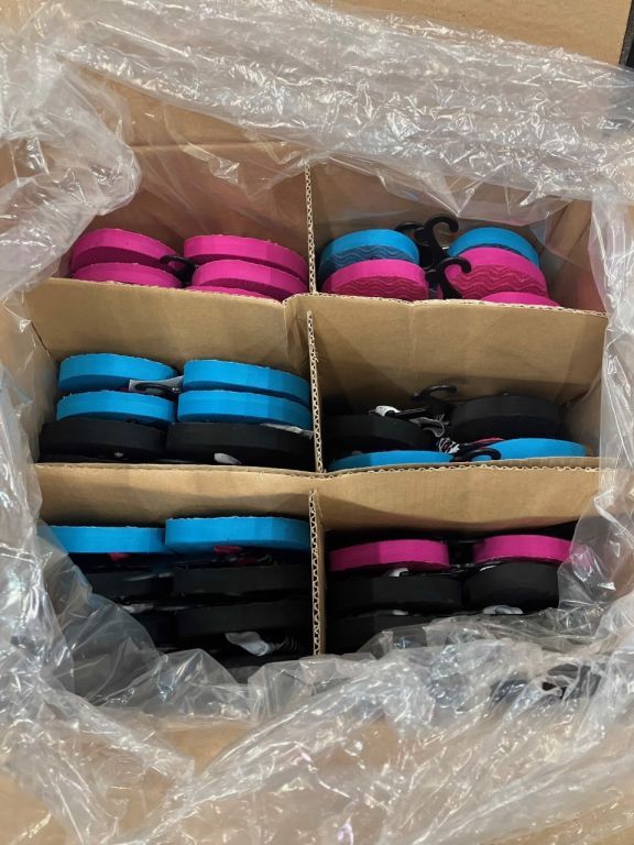 50632 - NEW LITTLE GIRL FLIP FLOPS AND EMOJI SLIPPERS USA