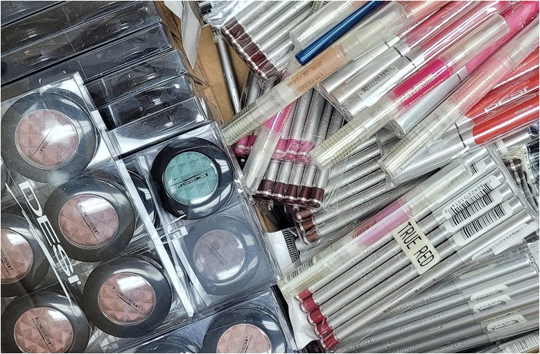 50925 - Makeup Lots USA